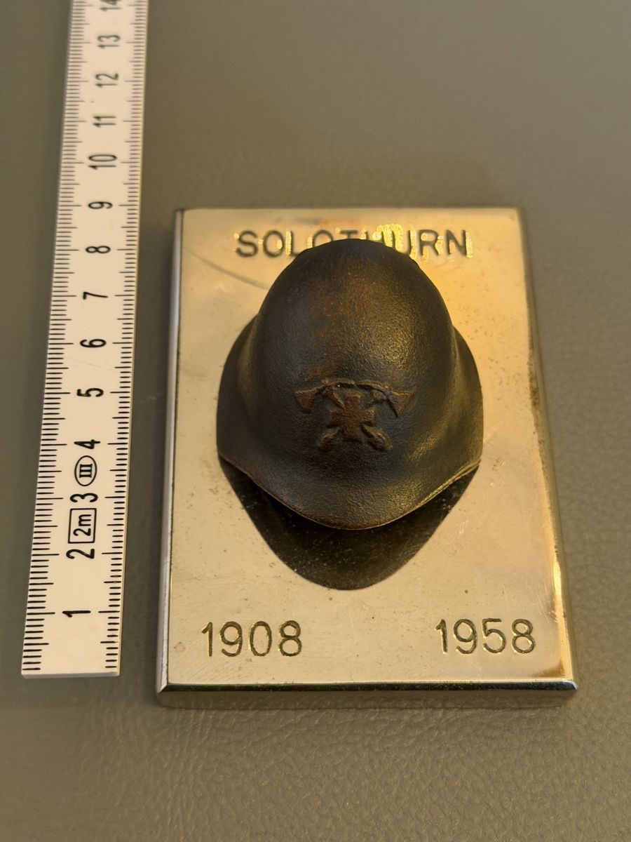 Placchette & Badge: Solothurn Feuerwehr 1908 - 1958 Helm Briefbeschwerer – Usato da Deitingen venduto da Himhip 4