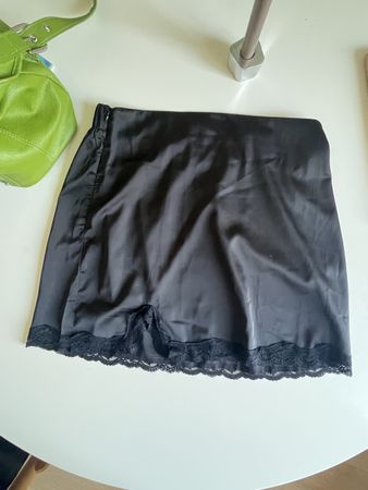 Silk skirt/ Seiden-Jupe mit Spitze in schwarz