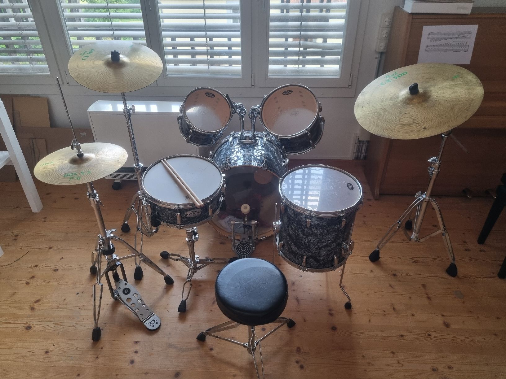 Instruments de musique: Pearl Drum Set Blue Shells + Hocker + Drumstick Set – D'occasion à Elgg par dav_6nkw