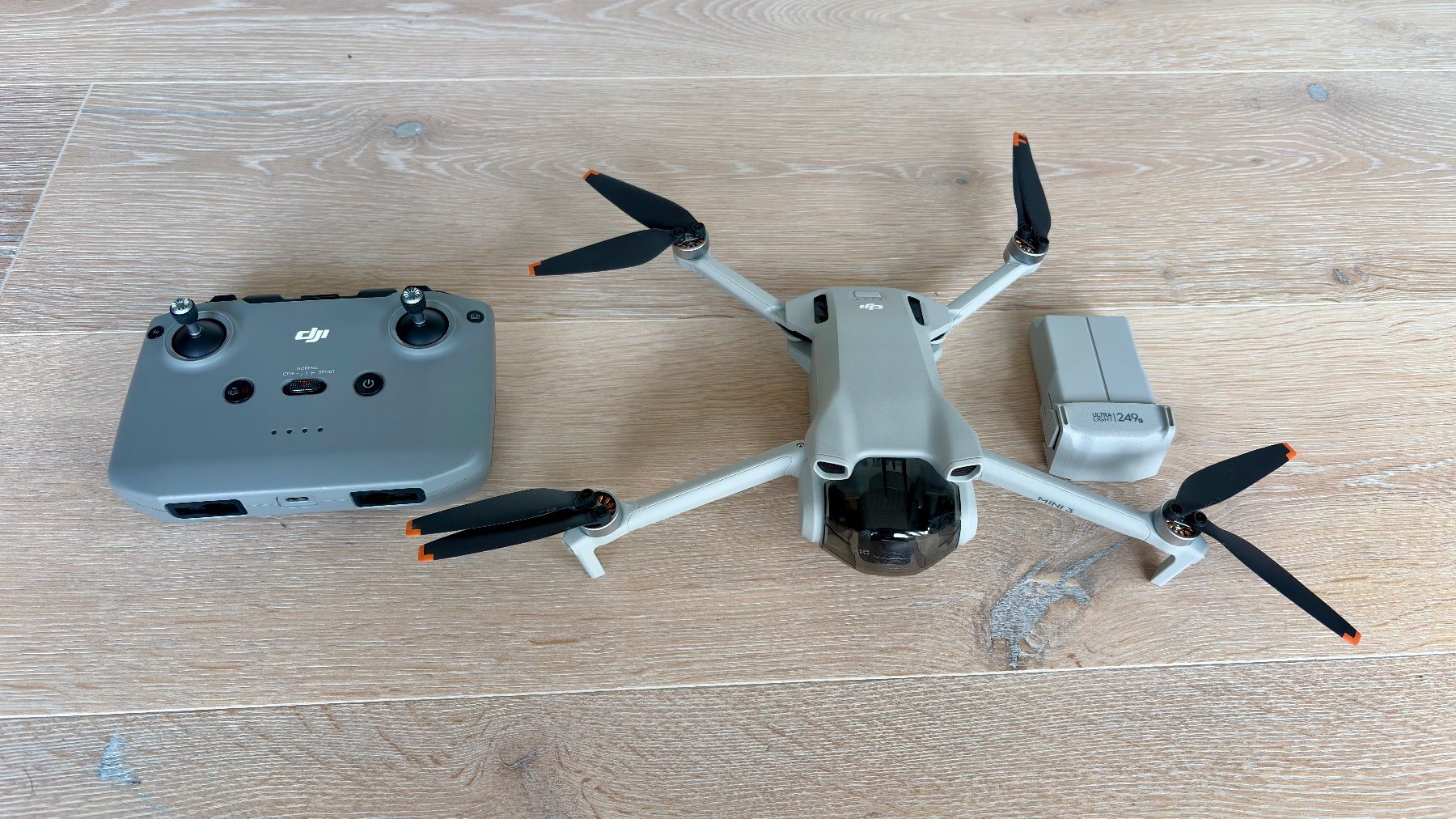 DJI RC Kits de montage: Neuwertige DJI MINI 3 RC-N1 Combo, Org. Controller & Akku – Neuf avec emballage d'origine à Wilen b. Wollerau par gpanzera