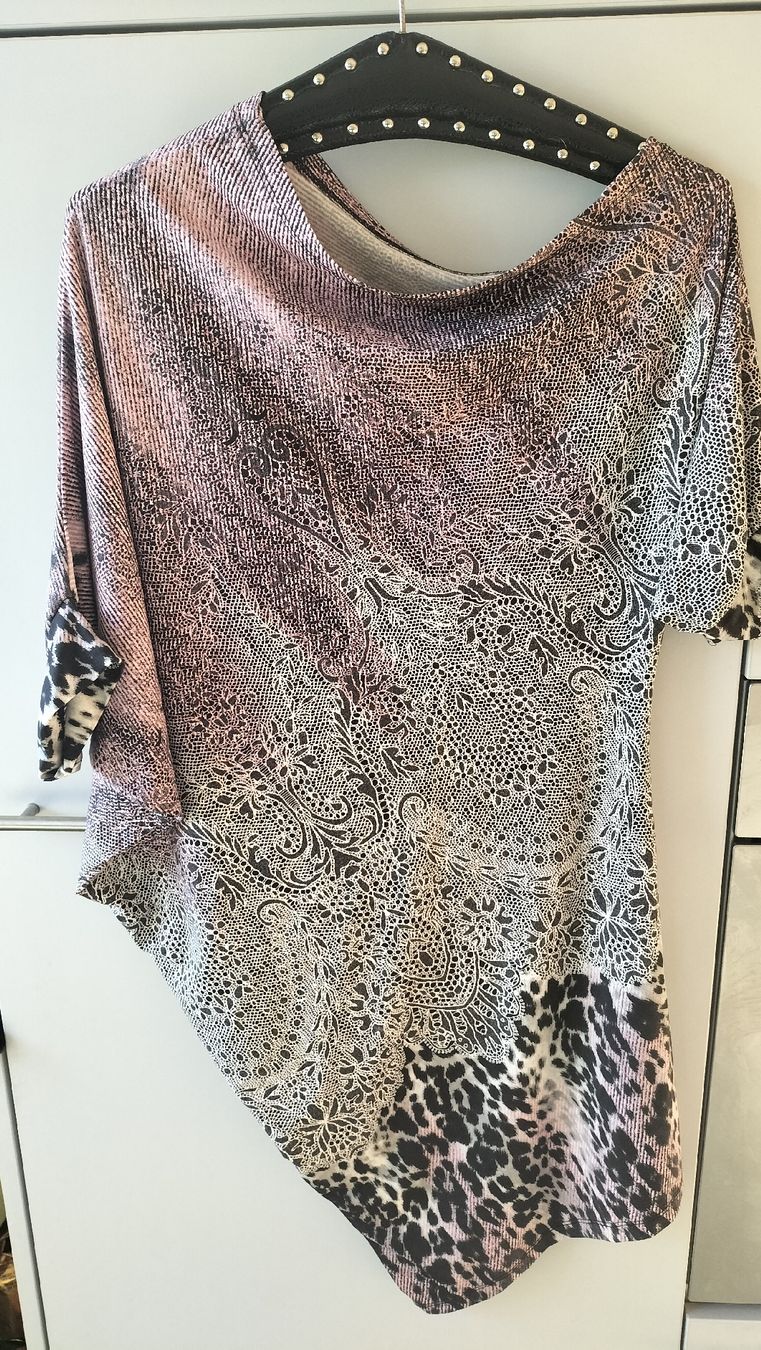 Tuniken: Damen Tunika, Gr. 38-40, animale Print – Gebraucht aus Pfäffikon ZH von e13_x2n5