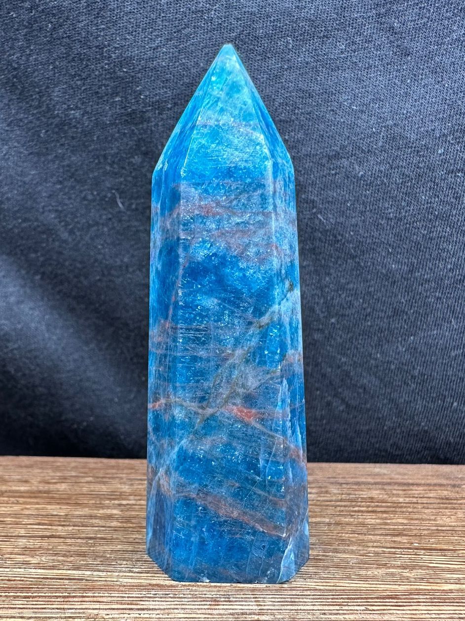 Minerali & Pietre curative: Blauer Apatit Obelisk, Turm, Spitze – Nuovo e nell'imballaggio originale da Männedorf venduto da Handschmeichler