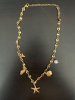 Collier doré avec pendentifs marins et étoile de mer