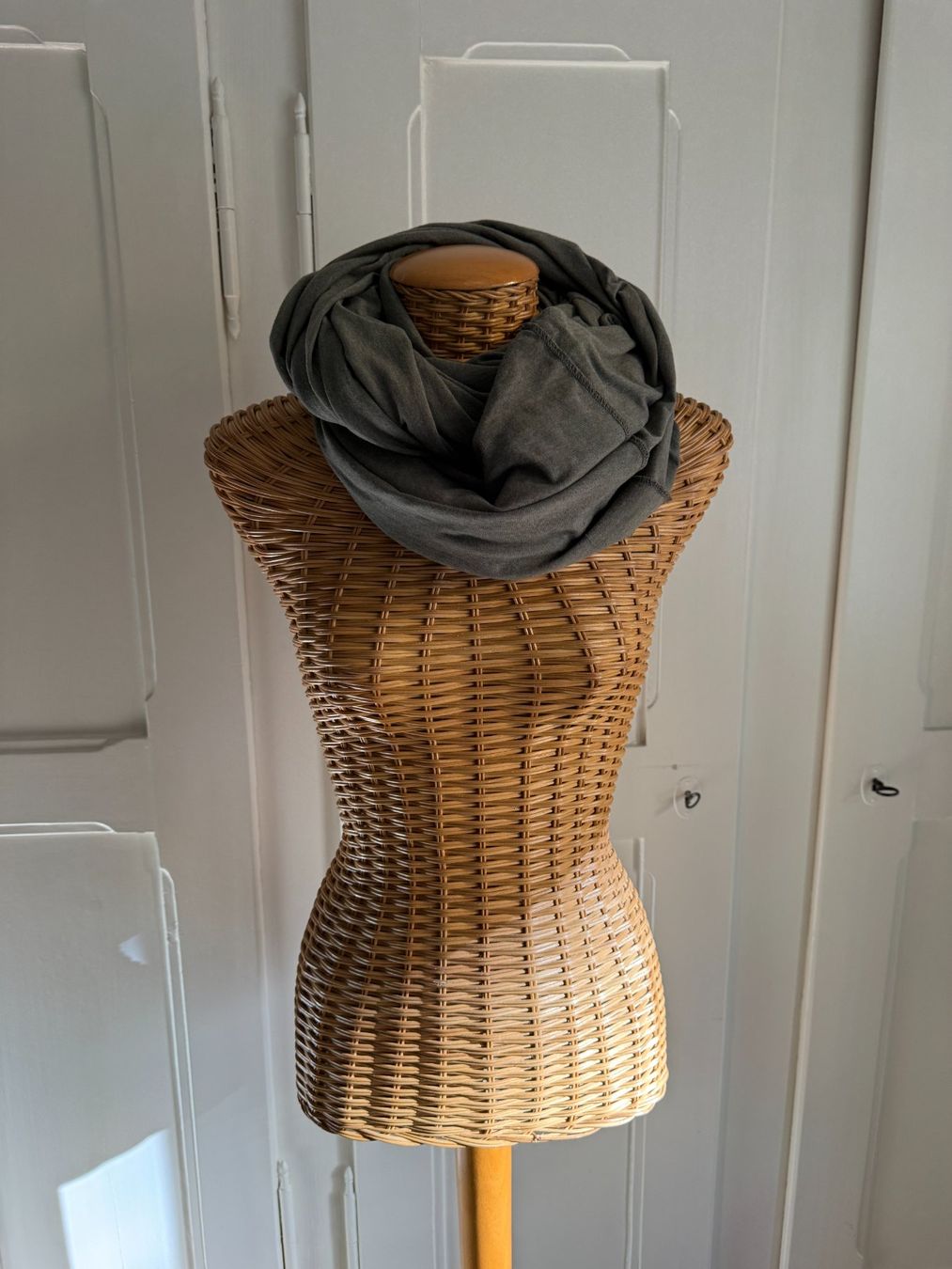 Foulards & écharpes: Schlauchschal Loop olivgrün – D'occasion à Zürich par Diazaio