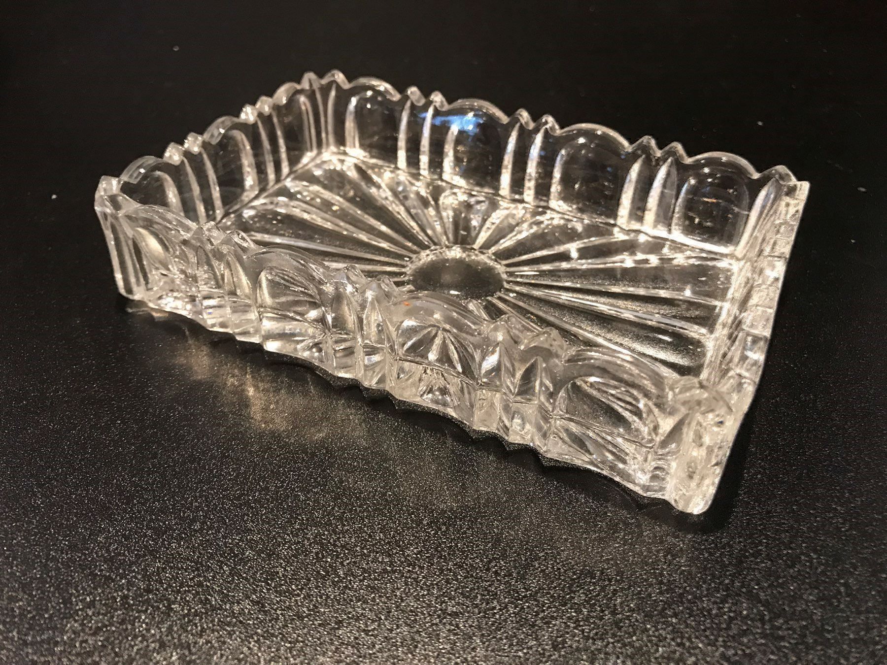 Piatti di portata: Alte Schale mit Glaseinsatz – Usato da Einsiedeln venduto da artgallery59 3
