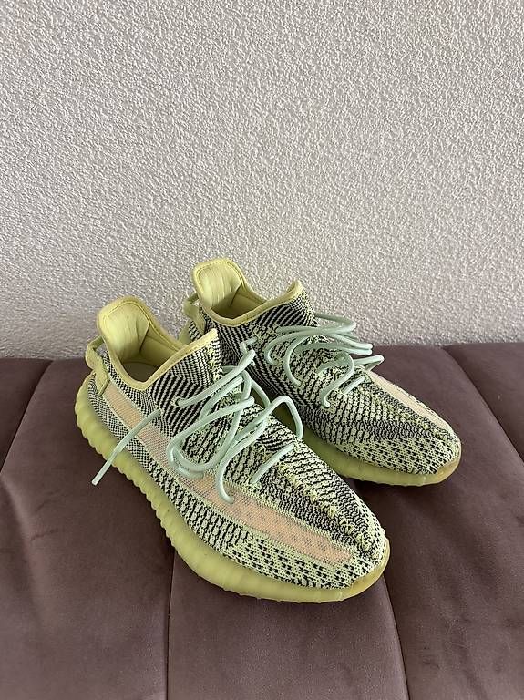 Herrenschuhe: Yeezy Boost 350 V2 – Gebraucht aus Trüllikon von vin_s8tl