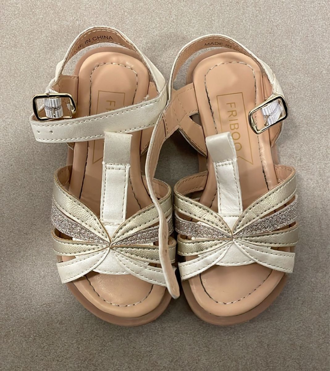 Scarpe per ragazze: Schicke Mädchensandalen Gr. 25 – Usato da Luzern venduto da joliii