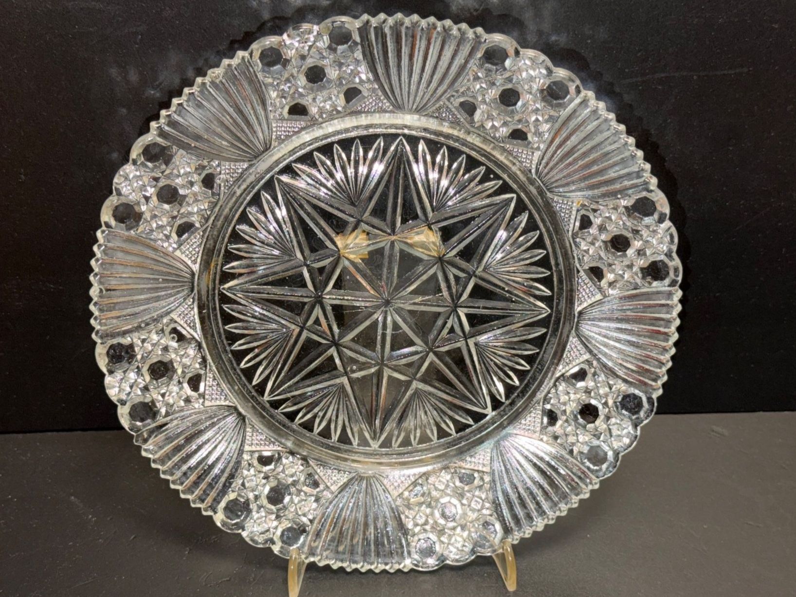 Piatti: JUGENDSTIL TELLER FLACH / SCHALE, KRISTALL PRESSGLAS – Usato da Matzingen venduto da Puhbaerli