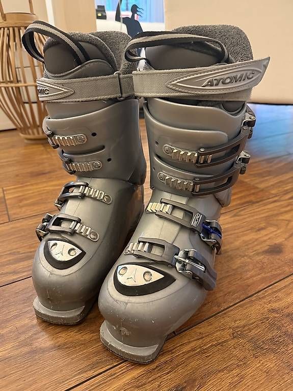 Damenschuhe: Chaussures de ski Atomic taille 39  – Gebraucht aus Lausanne von nat_h2gw 2