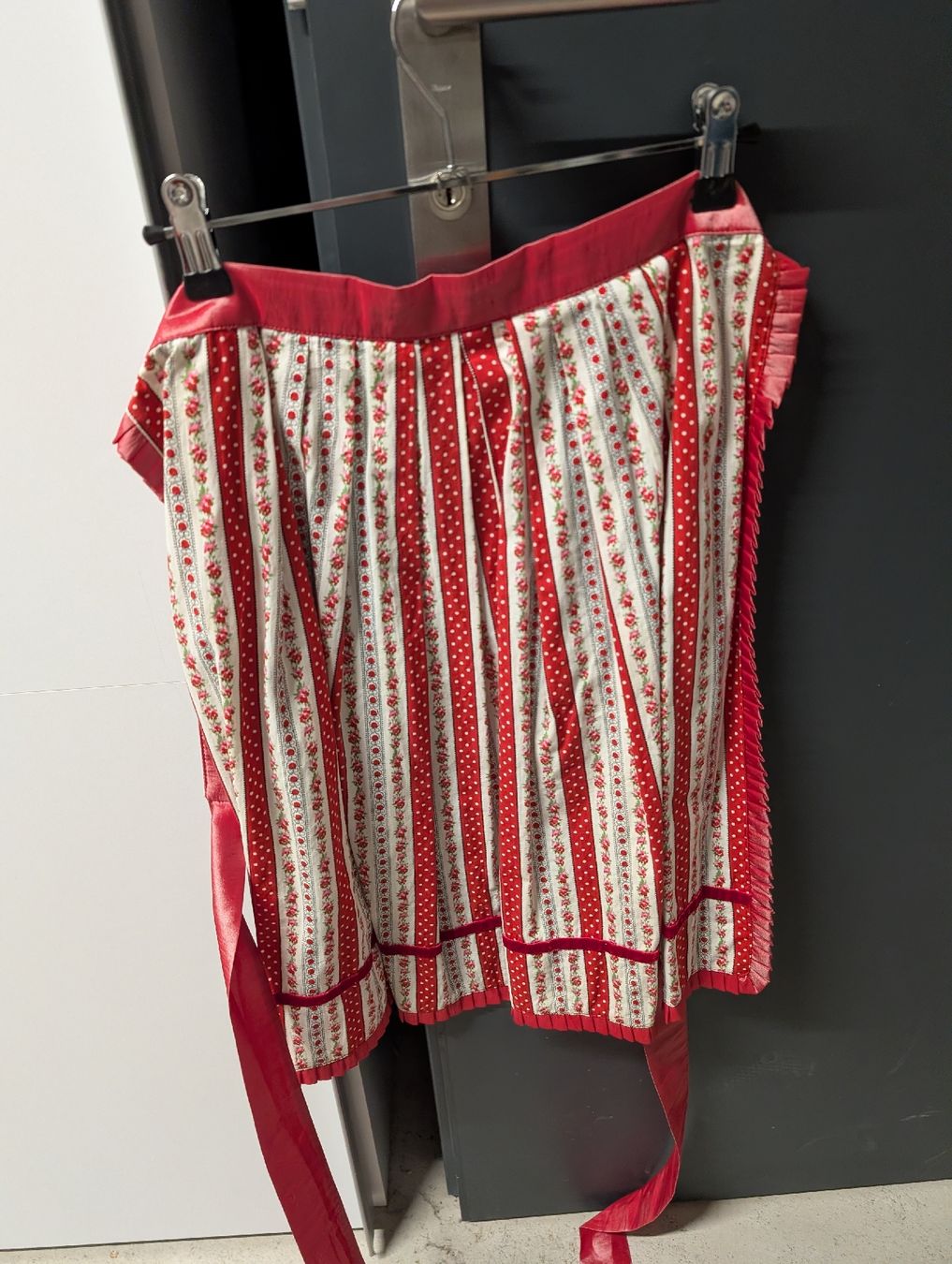 Vestiti: *WUNDERSCHÖNES* Stockerpoint Dirndl – Usato da Seuzach venduto da Merz_s 2
