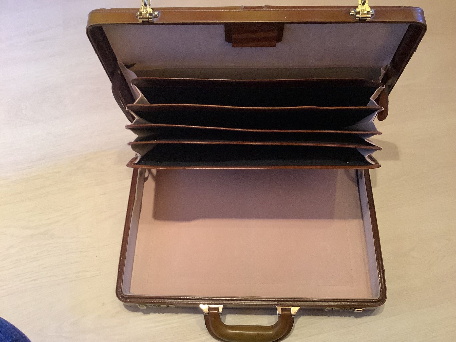 Koffer & Taschen: Mallette en cuir vintage – Gebraucht aus Epalinges von janvs 7