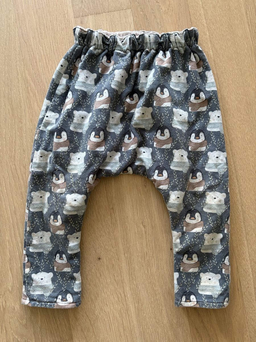 Pantaloni: Pumphose selbst genäht wendbar, 92/98 – Usato da Rombach venduto da rubia.ndy