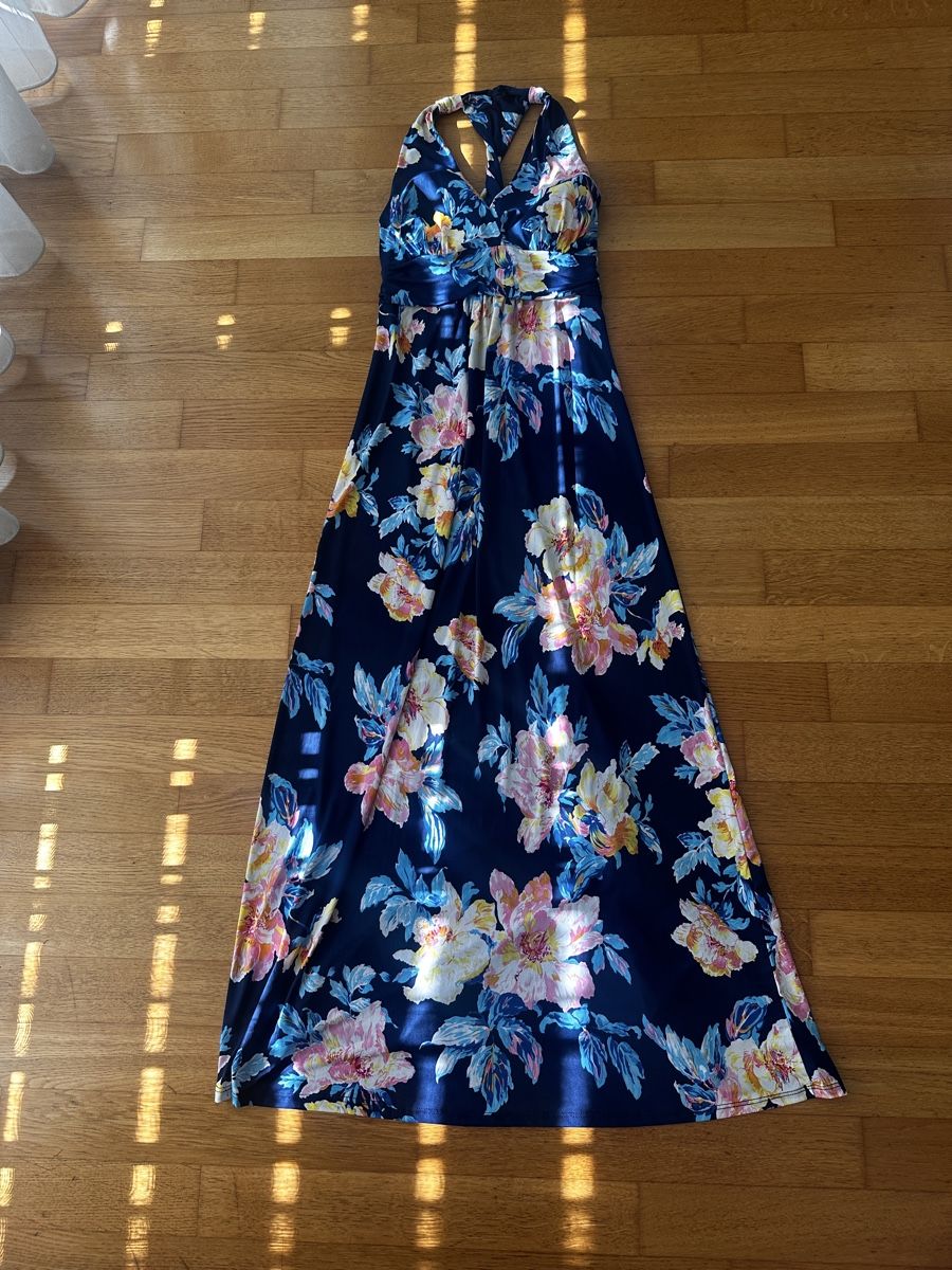 Kleider: Hawaii Kleid neuwertig kaum getragen – Gebraucht aus Kriens von Pilatu 1