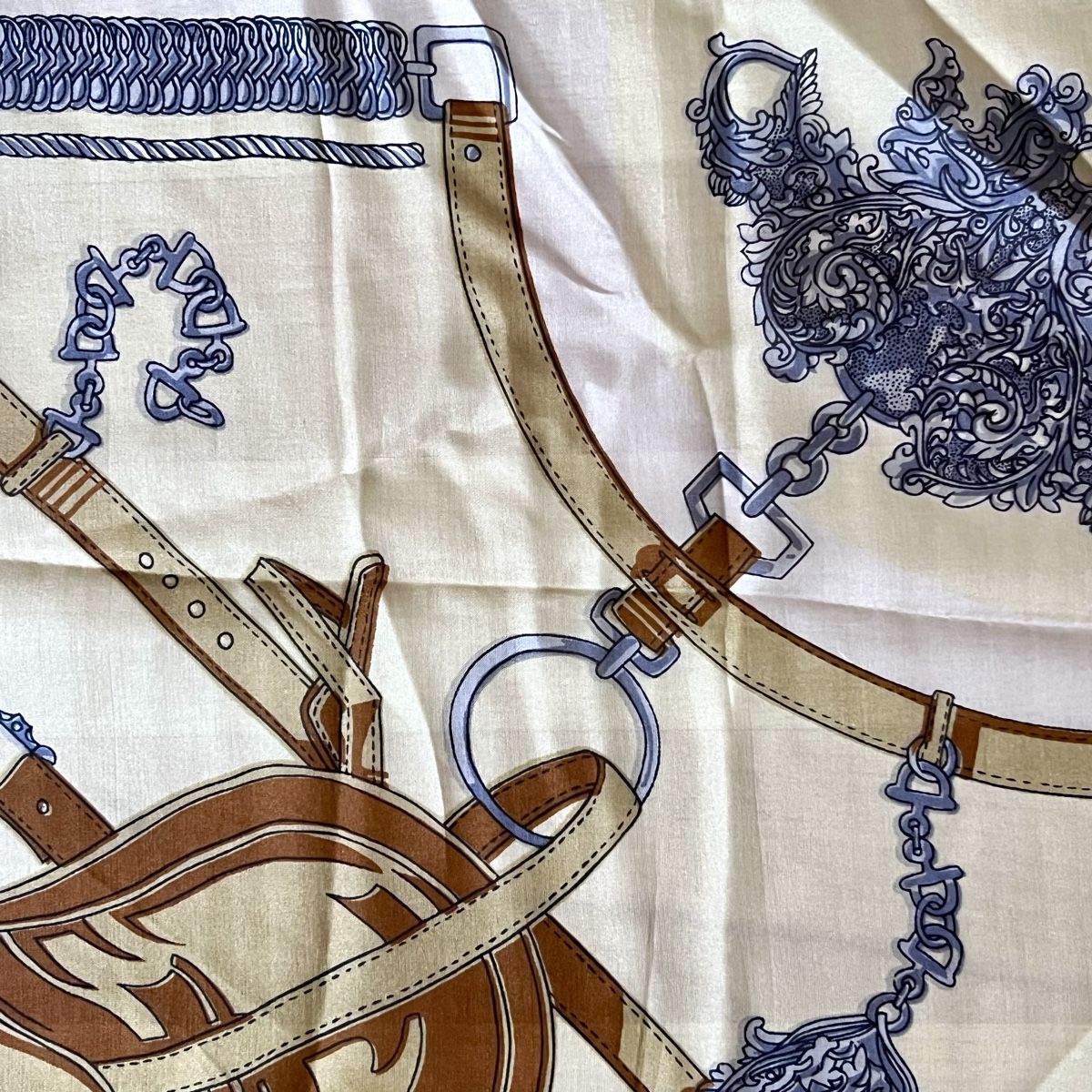 Foulard & Sciarpe: Carré de soie vintage thème équestre  – Nuovo (secondo la descrizione) da Vuisternens-devant-Romont venduto da ribouldog 1