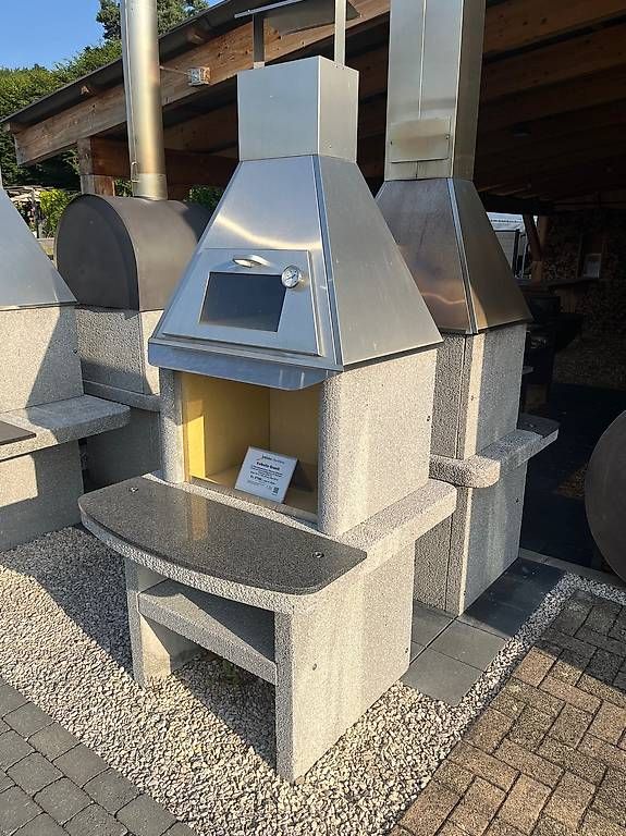 Grills: Gartencheminée Valbella Granit mit Backfach Ausstellmodell – Gebraucht aus Safnern von baehler_cheminees_AG 1