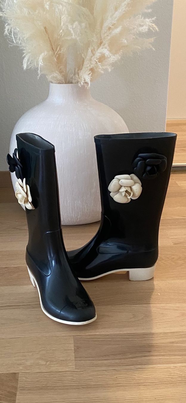 Chanel Scarpe da donna: Chanel Gummistiefel 39 aber eher 38.5 – Usato da Oberaegeri venduto da sunbay 4