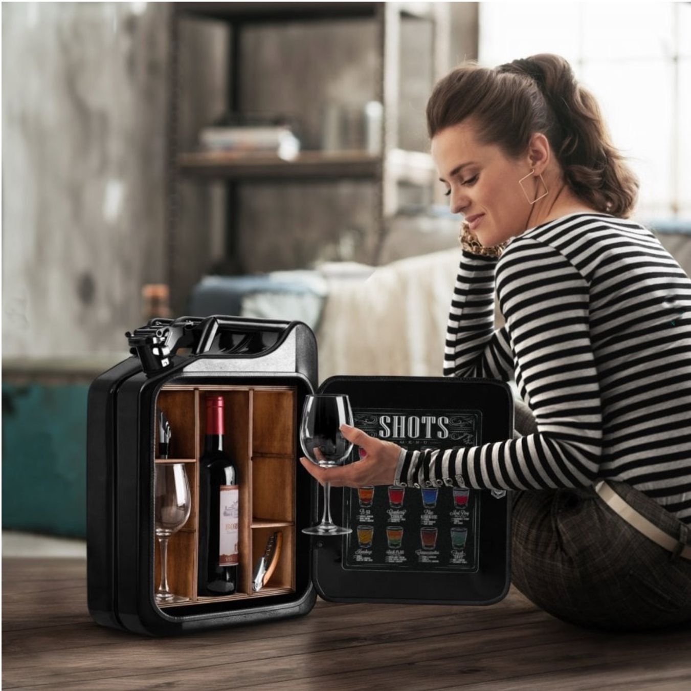Benzinkanister: Schwarzer Minibar-Kanister mit Gravur Schwarz – Neu und originalverpackt aus Bülach von StoreInShop.com 3