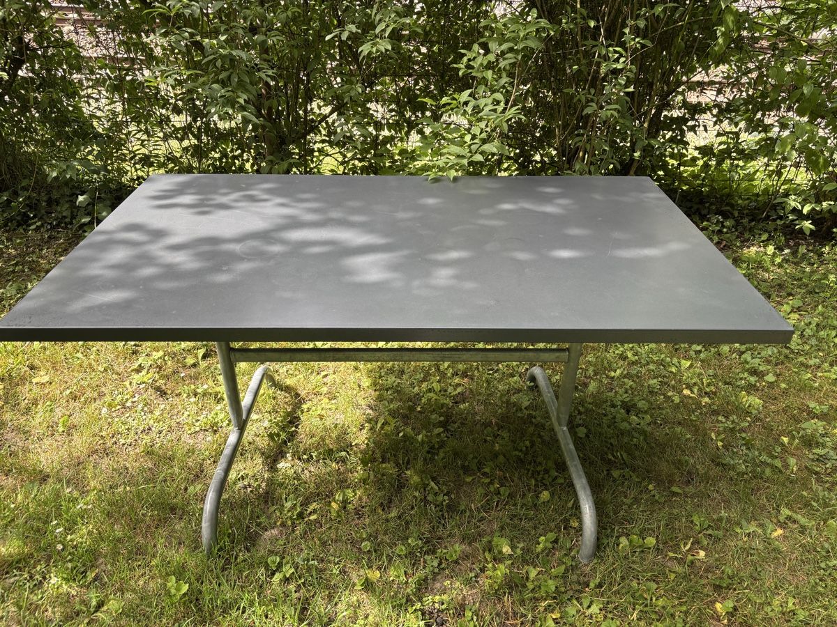 Tables: Schaffner Gartentisch,grau – D'occasion à Sitterdorf par Orvell