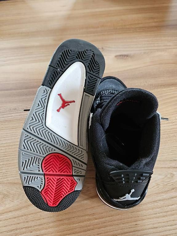 Jordan Chaussures hommes: Jordan 4 black Gr. 38 Original fast neu – D'occasion à Nänikon par 8610pb 1