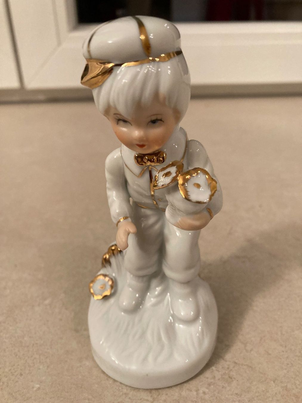 Statuette: Dekorative Figur Knabe mit Blumen, Vintage! – Usato da rheineck venduto da norwegianwood52 3