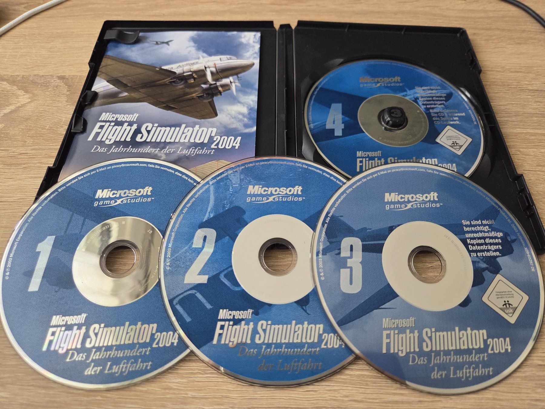 Microsoft Spiele: Microsoft Flight Simulator 2004 (4 CD) (German) - PC – Gebraucht aus Carouge GE von Franllo 2