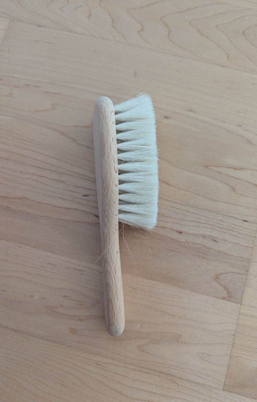 Altro per la cura dei capelli: Babyhaarbürste Holz mit weichen Borsten – Usato da Uster venduto da petches