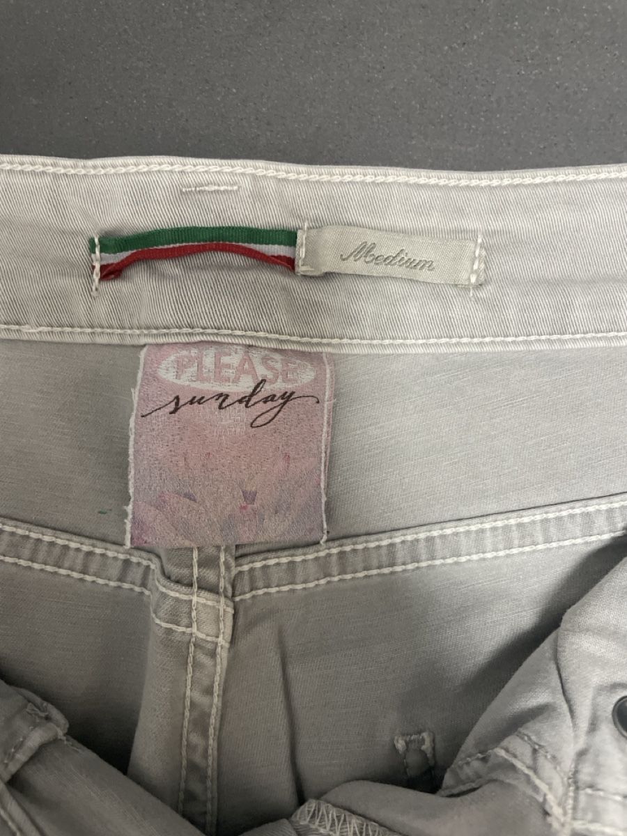 Please Jeans Hosen: Please Shorts hellgrau Grösse Medium  – Gebraucht aus Chur von churerli 2