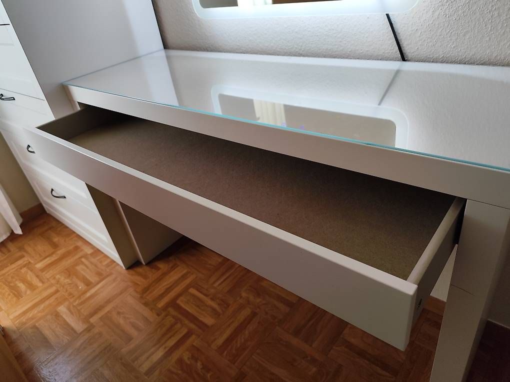 Ikea Tavoli da trucco: Schminktisch – Usato da Adliswil venduto da Tierre1 1