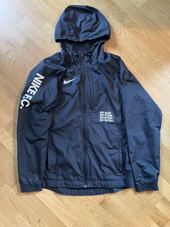 Nike FC Windbreaker Jacke schwarz Grösse M guter Zustand