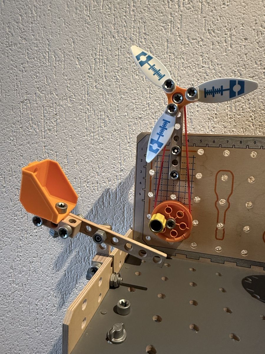 Giocattoli: Hape Junior Inventor Werkbank mit Zubehör – Usato da Bäch SZ venduto da MonaBe 3