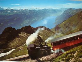BRB Brienzer Rothorn Bahn mit Blick auf See und Interlaken