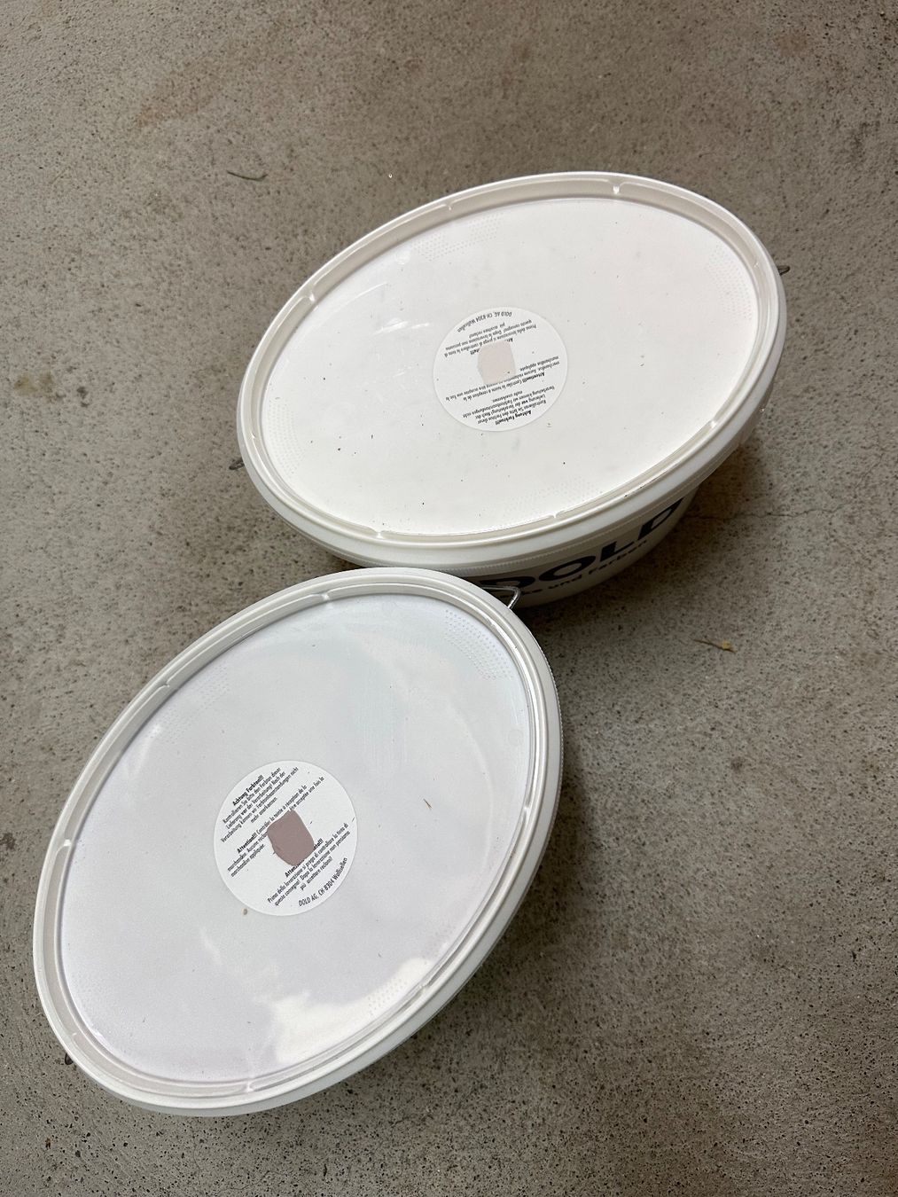 Farben: Wandfarbe 'Mocca 18' und 'Mocca 13' Caparol – Neu und originalverpackt aus Küssnacht am Rigi von annine.l. 2