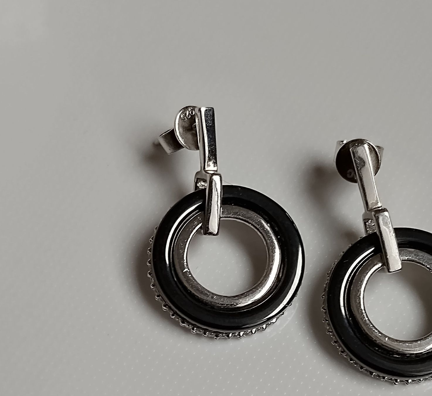 Orecchini pendenti & Orecchini a lobo: OHRRINGE SILBER 925 MIT CERAMIC – Usato da Romanshorn venduto da BoutiqueA 1