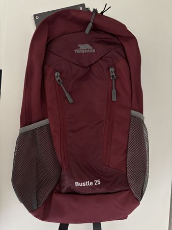 Neu! Trespass Bustle 25 Rucksack Weinrot mit Etikett