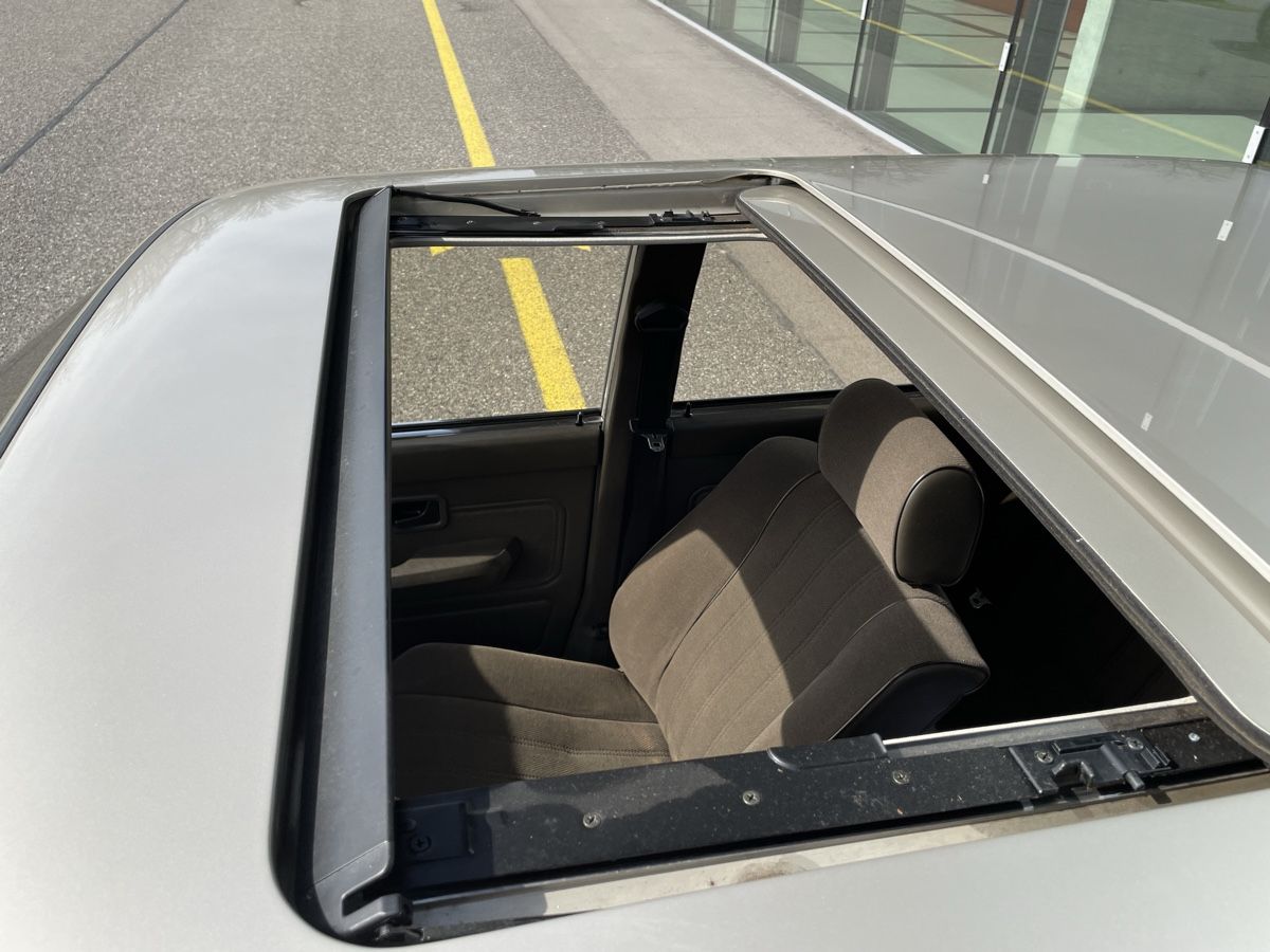 BMW Automobili: BMW E28 525e Oldtimer mit Schiebedach! – Usato da Winterthur venduto da AJ2323 3