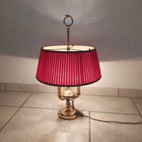 Vintage Tischlampe mit rotem Schirm