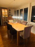 Erweiterbarer Esstisch mit 6 Designerstühlen Massivholz Ahor