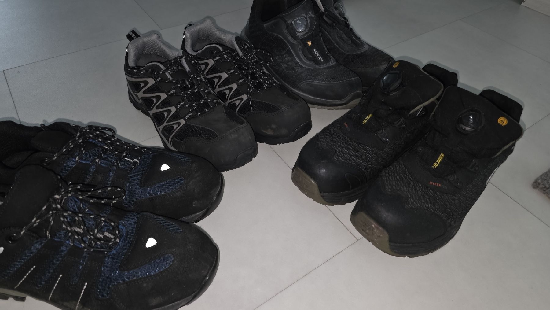 Scarpe da uomo: 4 paar Arbeitsschuhe in grösse 42.5/43 – Usato da Volketswil venduto da Salvatorevinci