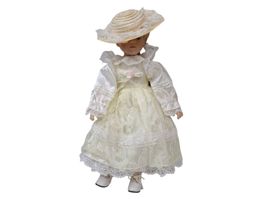 THE PROMENADE COLLECTION Puppe Victoria