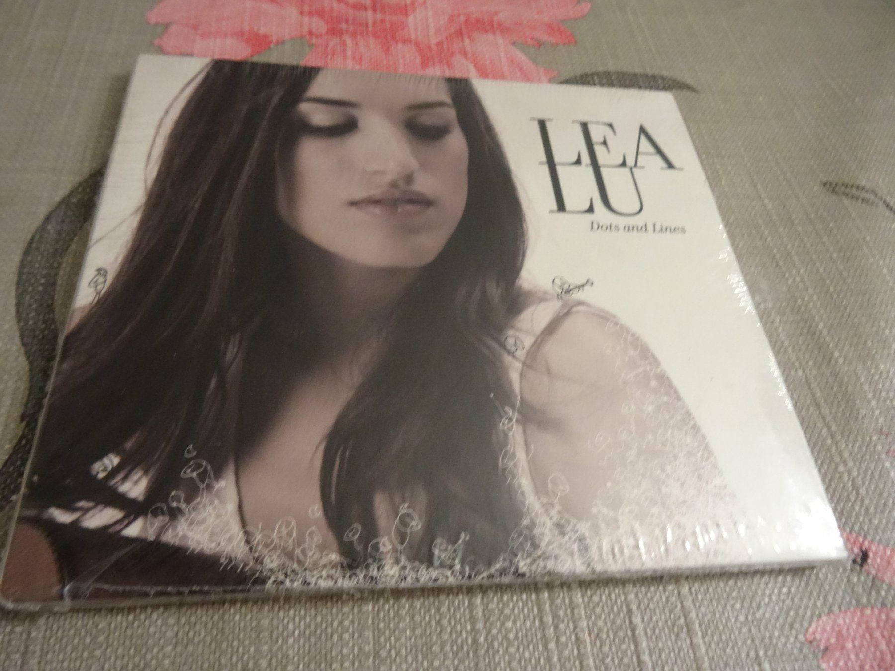 CD: LEA LU - Dots and Lines - CD  in Folie – Nuovo e nell'imballaggio originale da Olten venduto da Disc-Ausverkauf