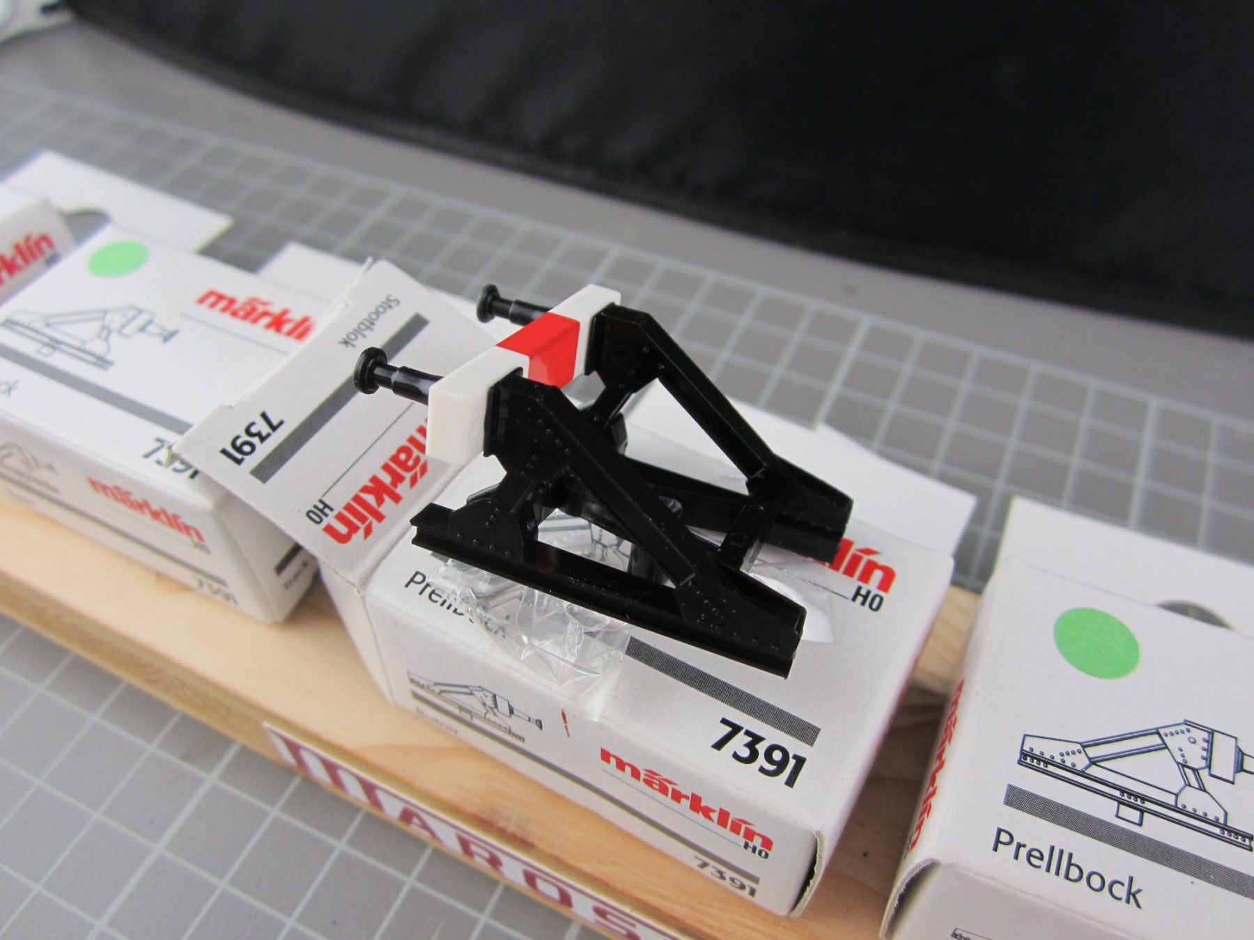 Märklin Modellini di ferrovie: 5 Stück Märklin 7391 Prellbock, mit OVP, DC – Usato da Malters venduto da Marosko 2