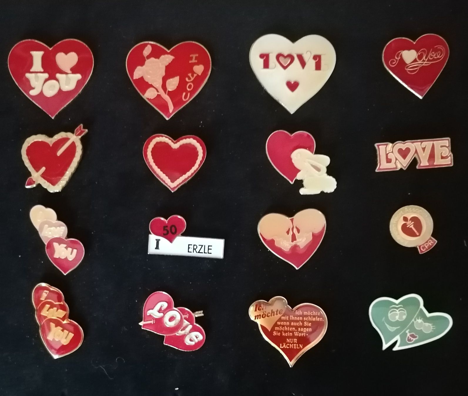 Placchette & Badge: Pinsammlung Herzen – Usato da Messen venduto da renklever