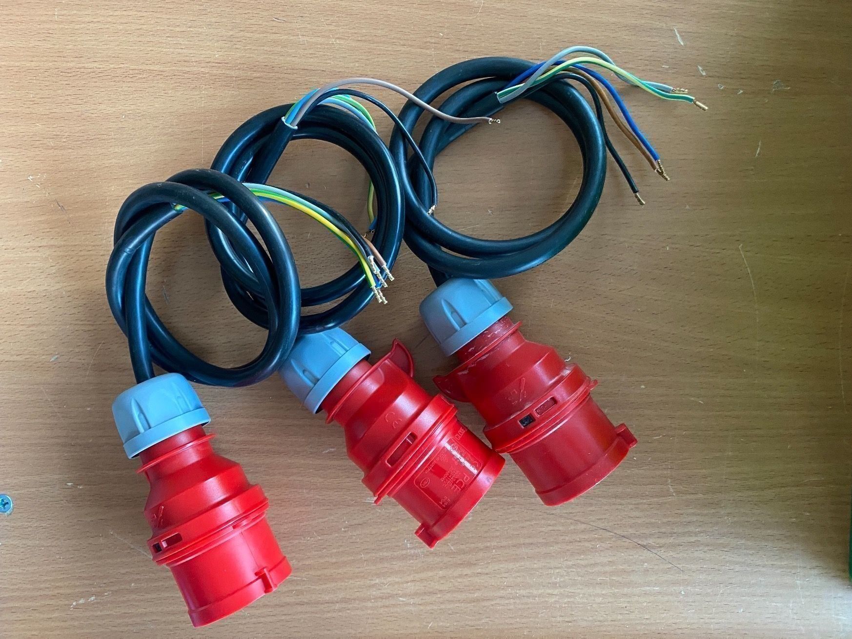 Spine: 3Stk. CEE 16 Stecker mit 0.9m Kabel – Usato da Hohenrain venduto da roli1983 4