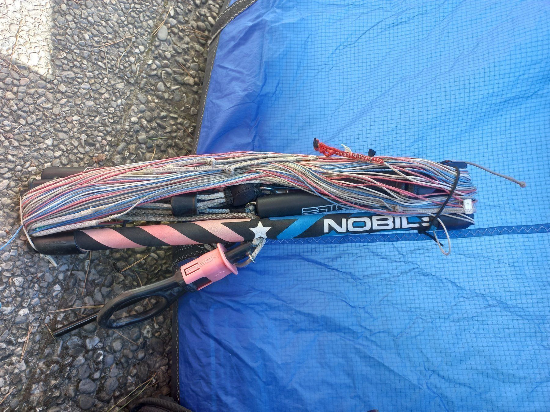 Aquilone: Biete Kite 10qm Marke Nobile mit Bar – Usato da Domat Ems venduto da carlo1sport 1
