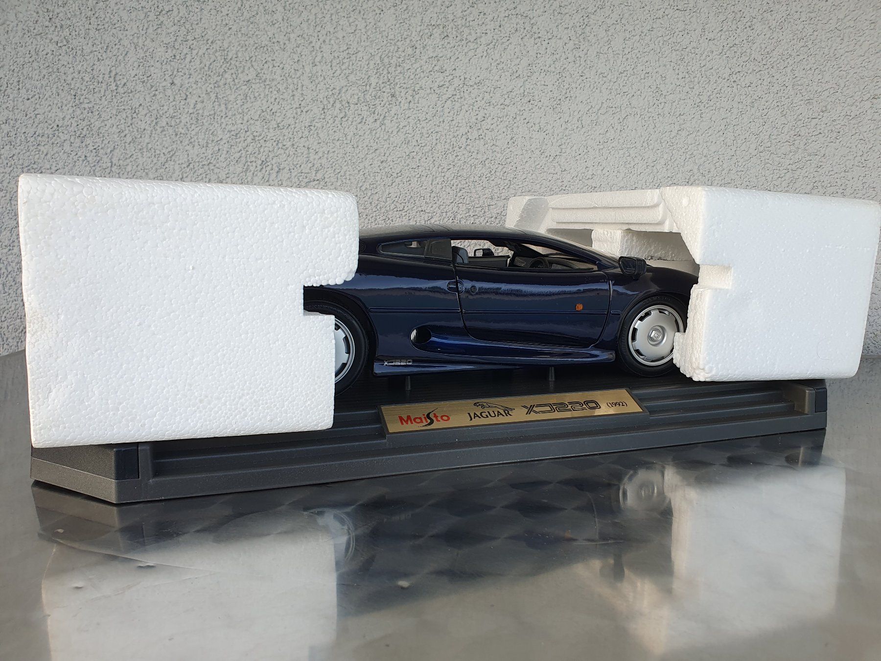 Maisto Modellautos: Jaguar XJ 220 1:12 – Neu und originalverpackt aus Studen BE von kissyves05 5