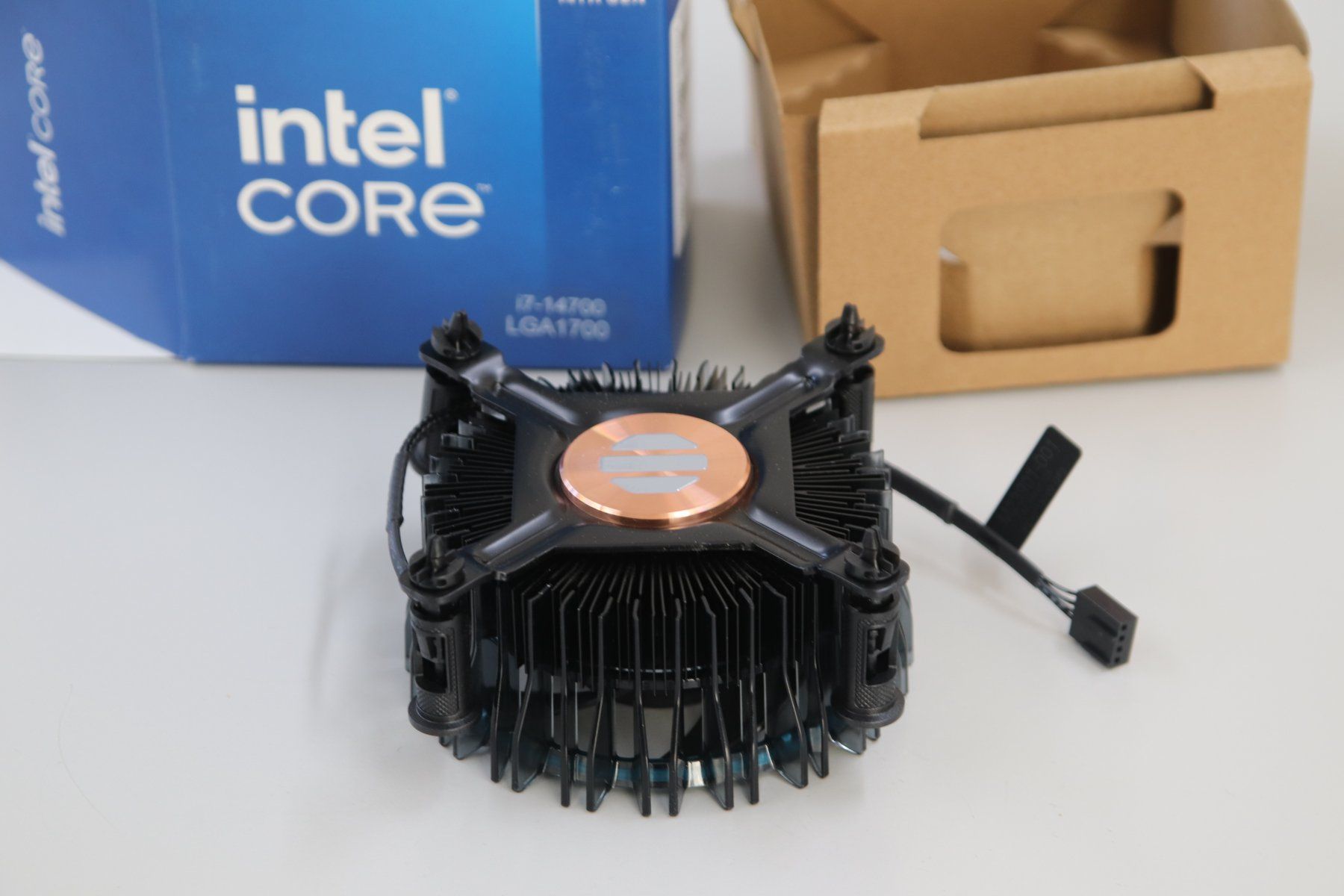 Intel Composants électroniques: Intel Kühler  / Neu und unbenutzt – Neuf avec emballage d'origine à Zofingen par OWYSSAG