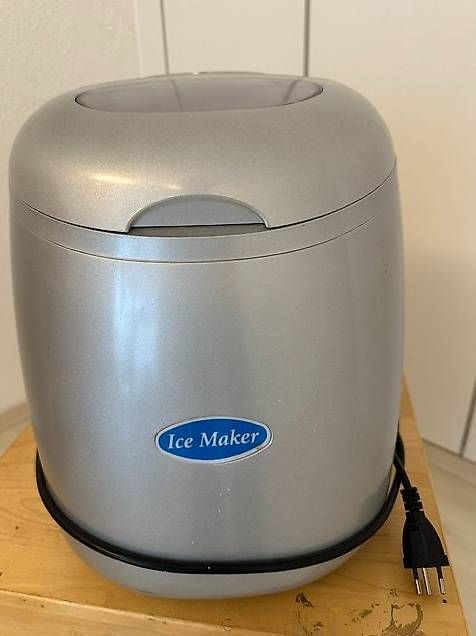 Elettrodomestici da cucina: Eiswürfelmaschine – Usato da Wettswil venduto da car_2j6z
