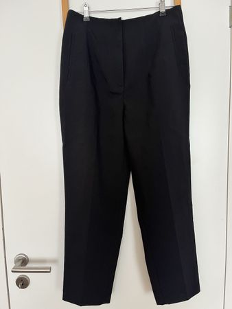 Schwarzes Stoffhosen Must-Have