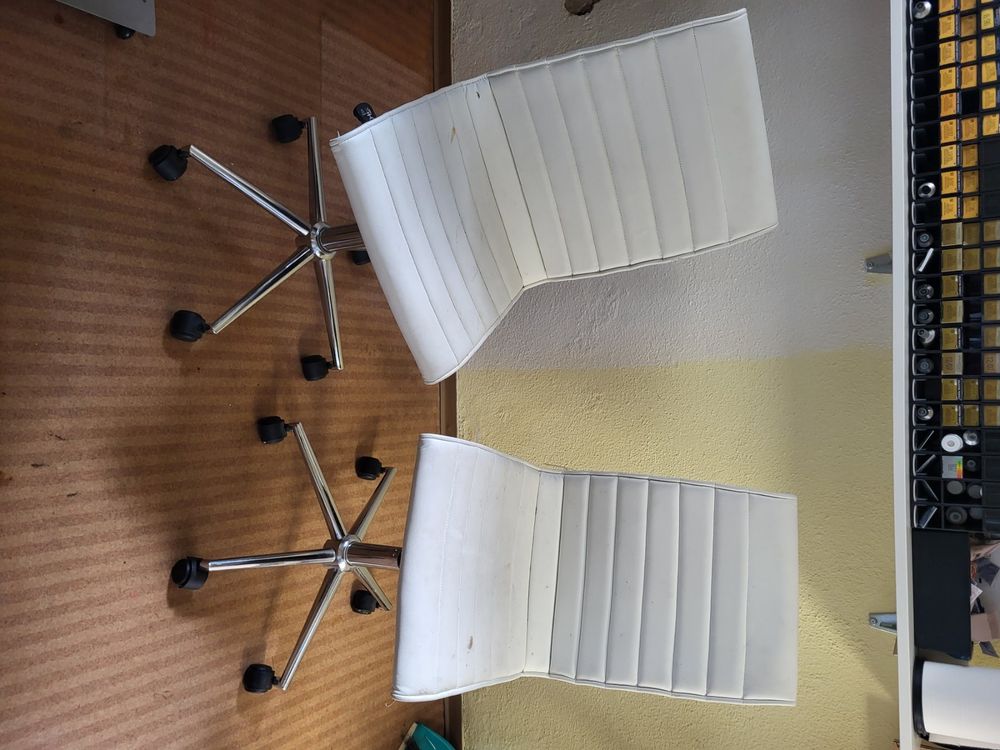 2 Stühle zu verschenken Kaufen auf Ricardo