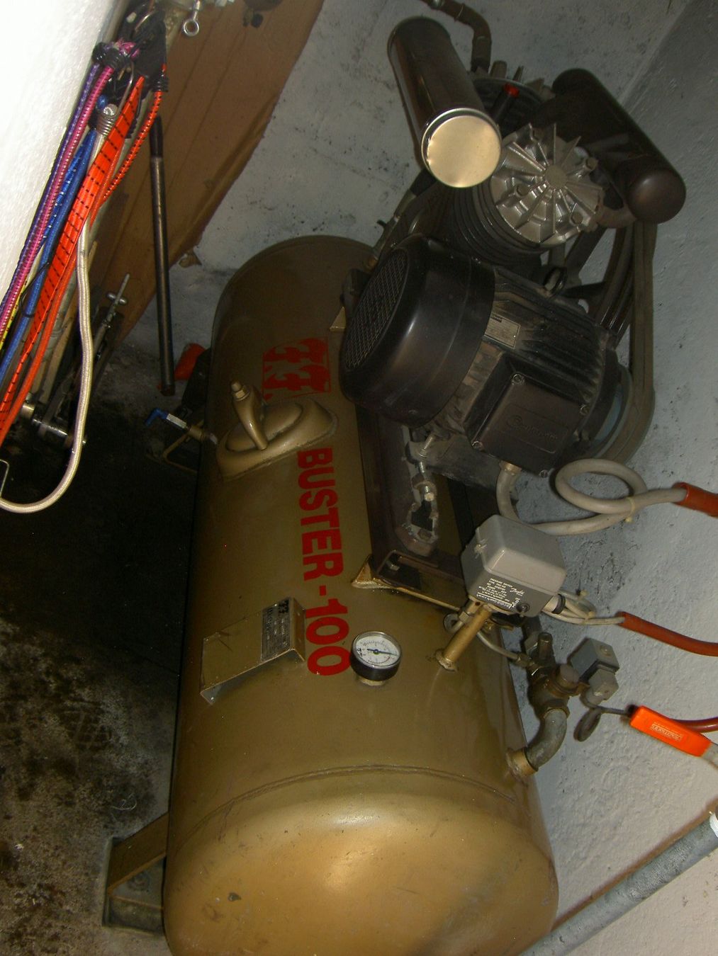 Compressori: Starker Kompressor "Air Buster-100" mit 2 Zylinder – Usato da Suhr venduto da Bondi4 2